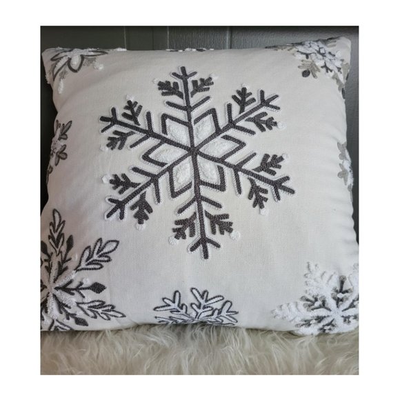 Snowflake Christmas Pillow Covers Set Decorative Case Accent Holiday Xmas Decor - Picture 3 of 10
